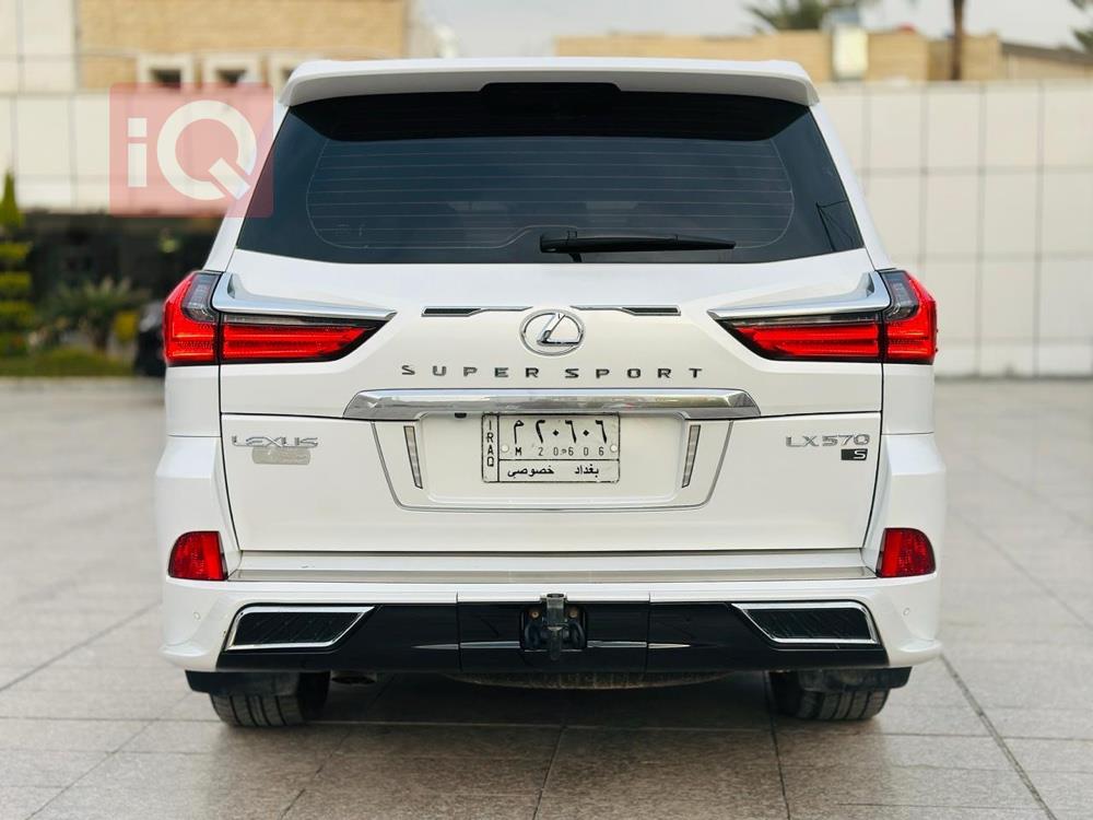 Lexus LX